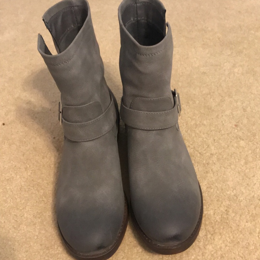 Gray Booties, Never Worn. Size 8 - image 3